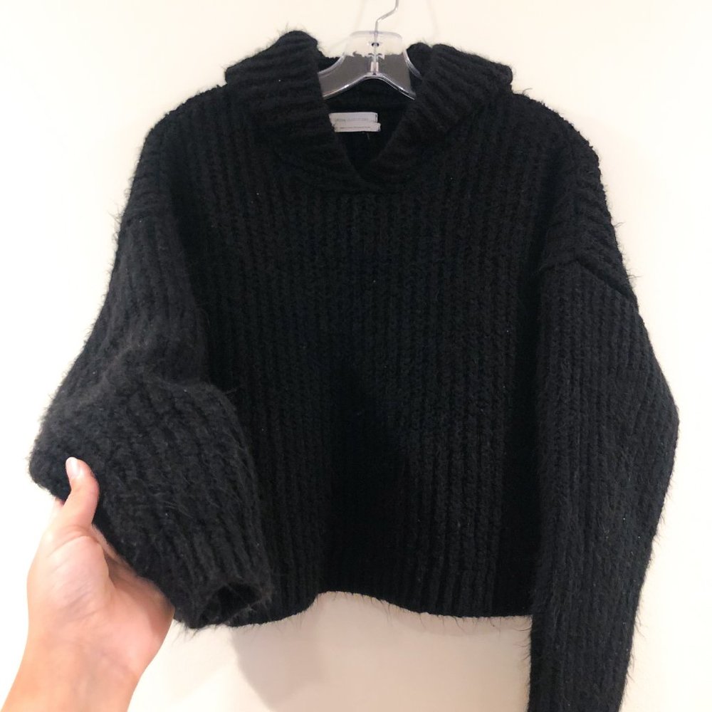 🍁Urban Outfitters Cropped Fuzzy Knit Hood Sweater, XS